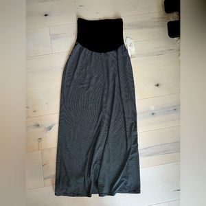 Oh Baby maternity skirt size small. Black and white striped.